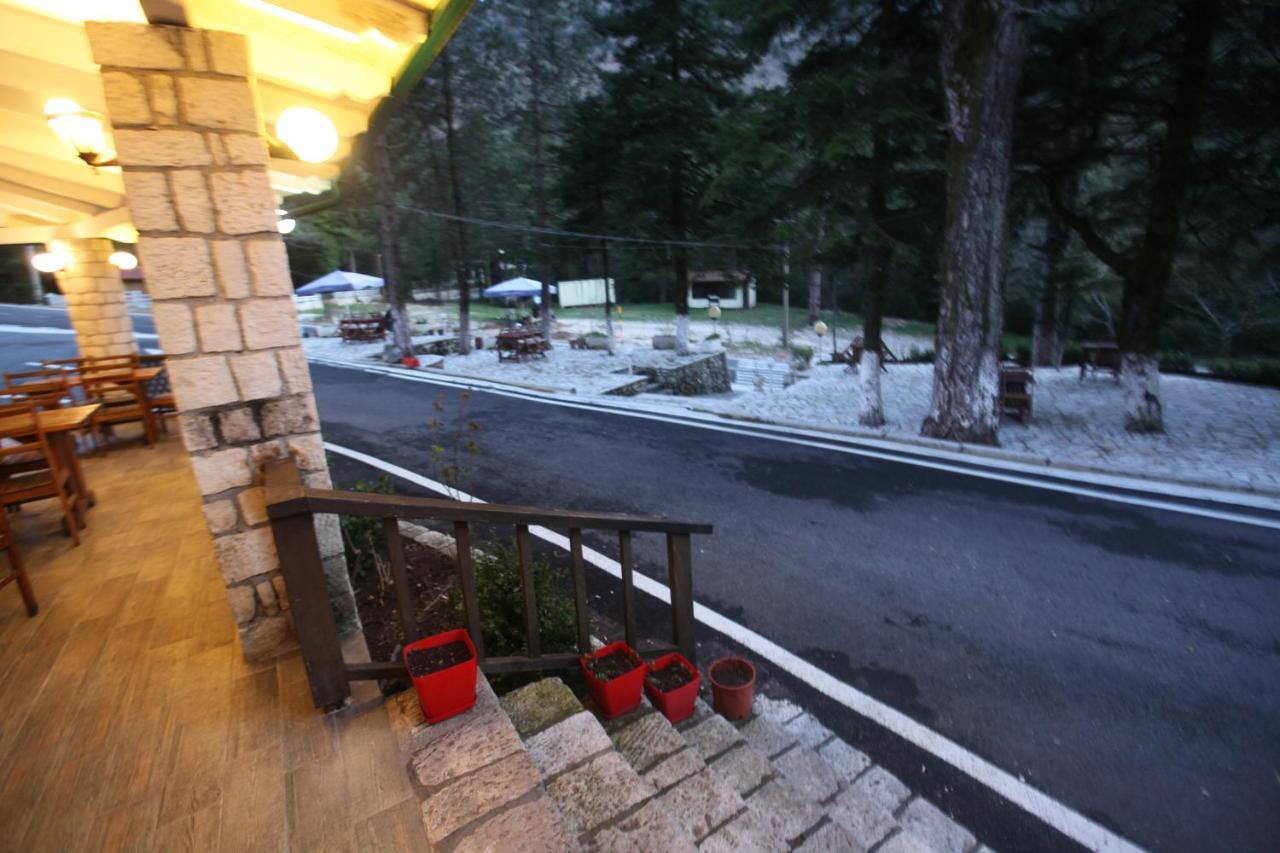 Bujtina Uji I Panjes, Log Cabins Dukat 외부 사진