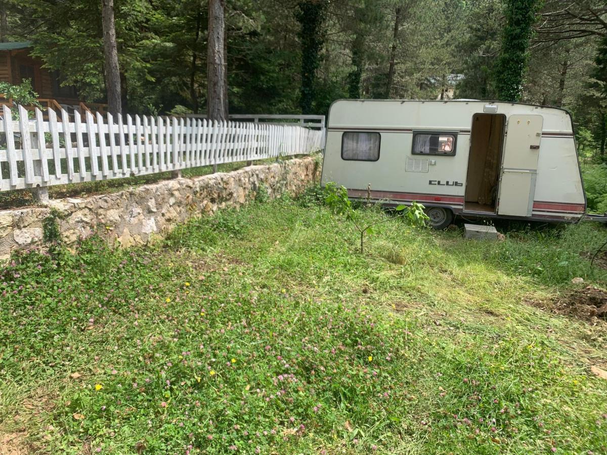 Bujtina Uji I Panjes, Log Cabins Dukat 외부 사진