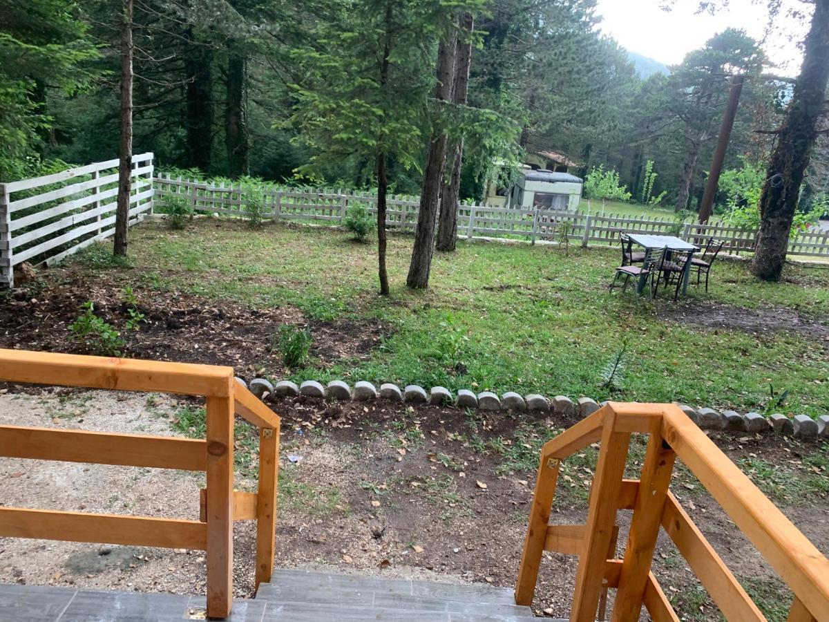 Bujtina Uji I Panjes, Log Cabins Dukat 외부 사진