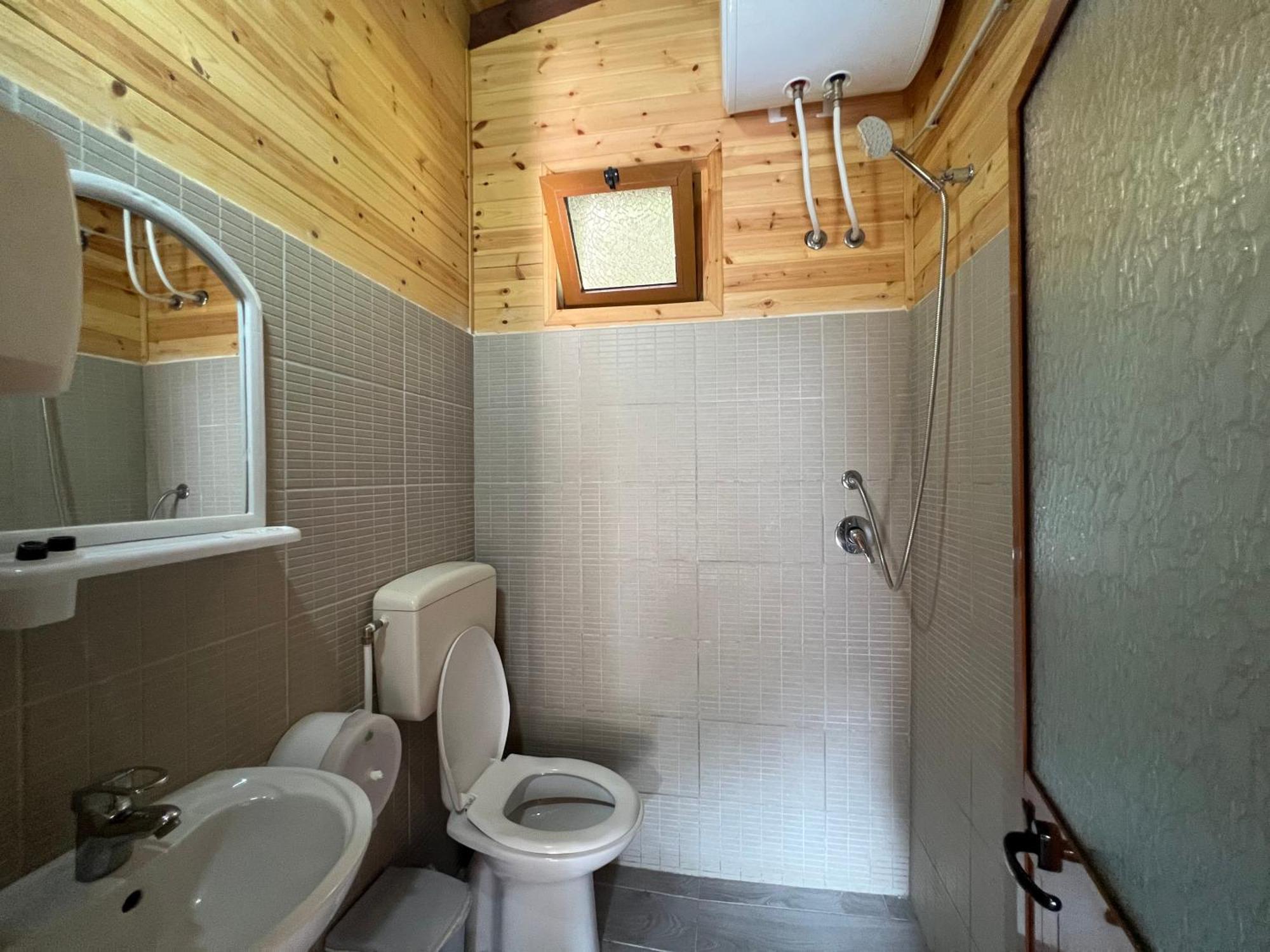 Bujtina Uji I Panjes, Log Cabins Dukat 외부 사진