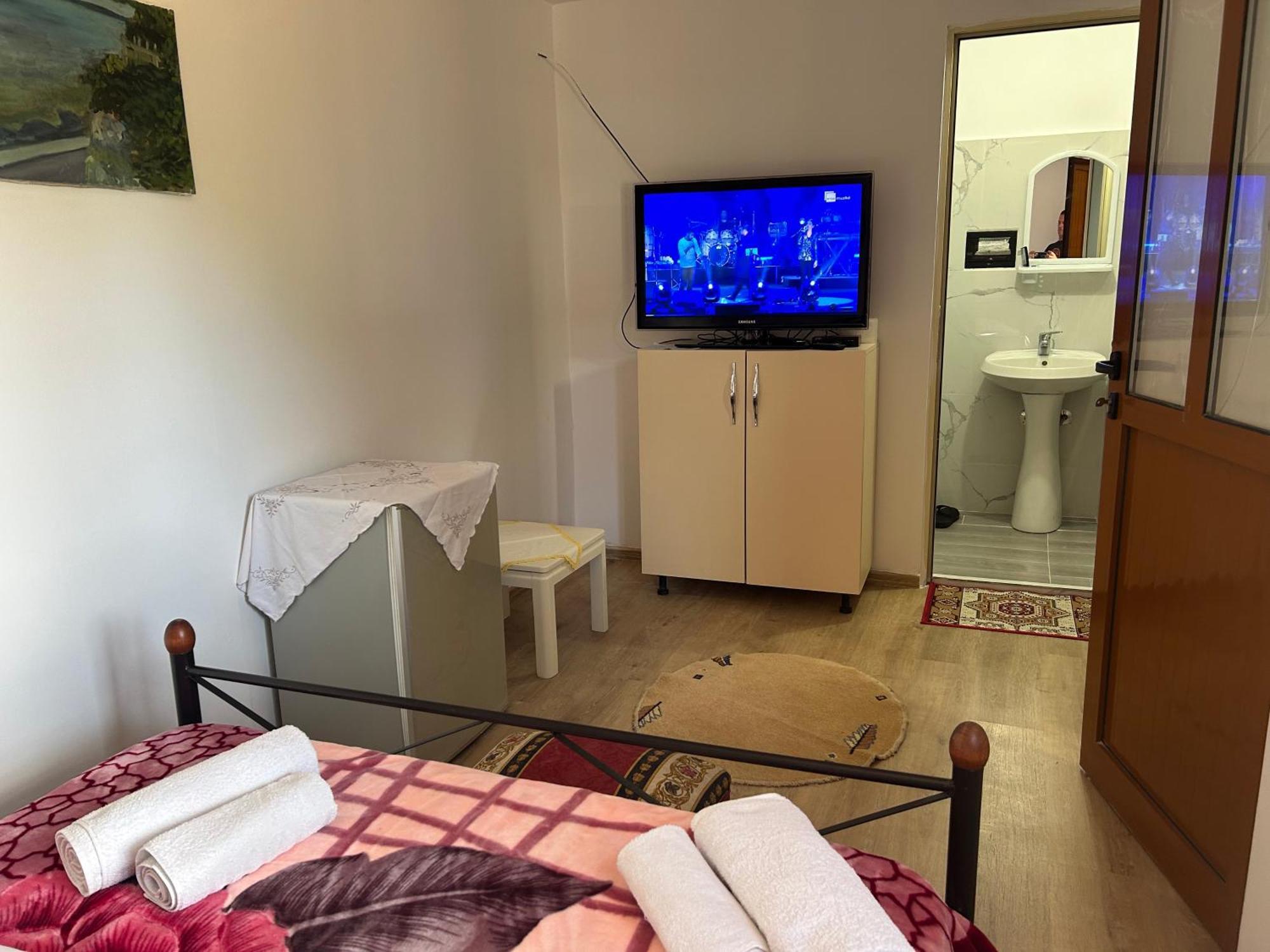 Bujtina Uji I Panjes, Log Cabins Dukat 외부 사진