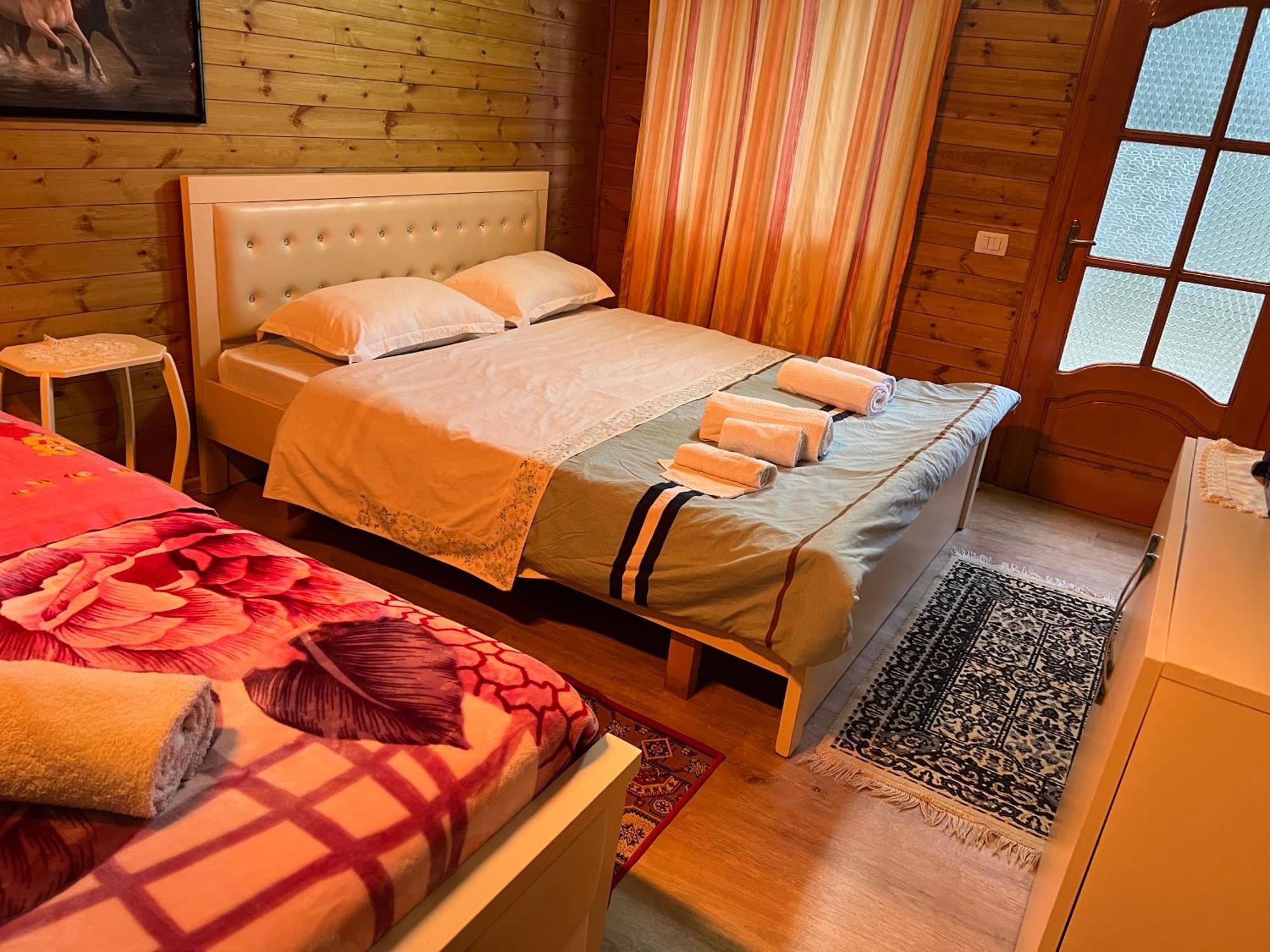 Bujtina Uji I Panjes, Log Cabins Dukat 외부 사진