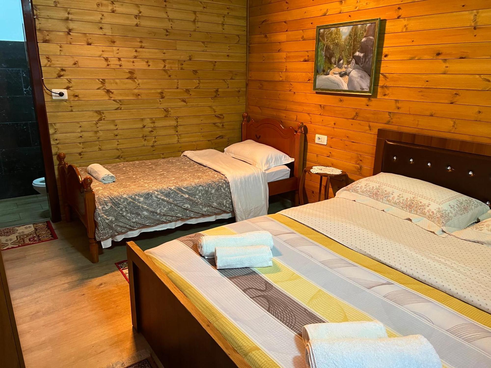 Bujtina Uji I Panjes, Log Cabins Dukat 외부 사진